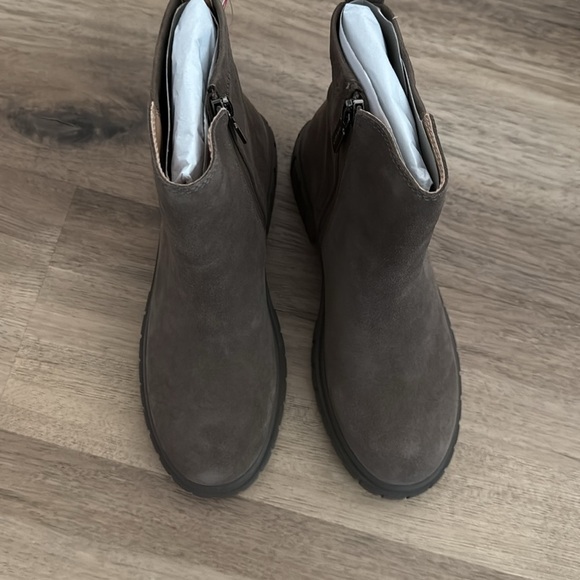 NIB BLONDO Prestly Waterproof Leather Bootie Taupe 8 - Picture 3 of 9